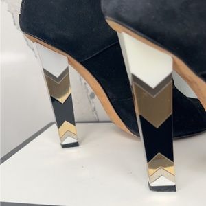 Jimmy Choo black suede ankle booties with graphic heel – size US 8.5 – authentic